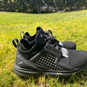 Puma Black Athletic Shoes with Sleek Design
